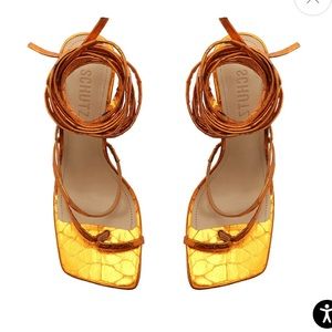 Toe Style: Square toe
Counter Type: Open
Heel Height: 4.3in | 110mm 🦩